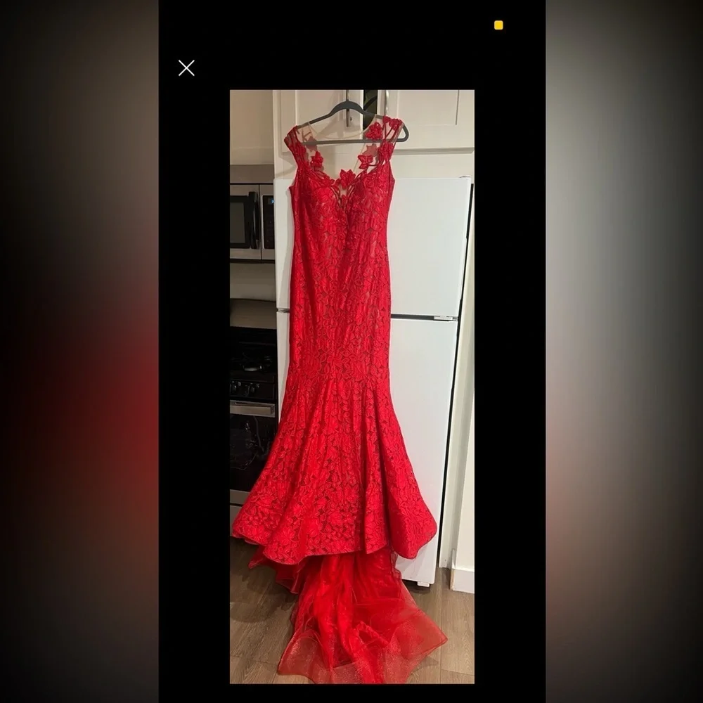 Tarik Ediz Gown‎